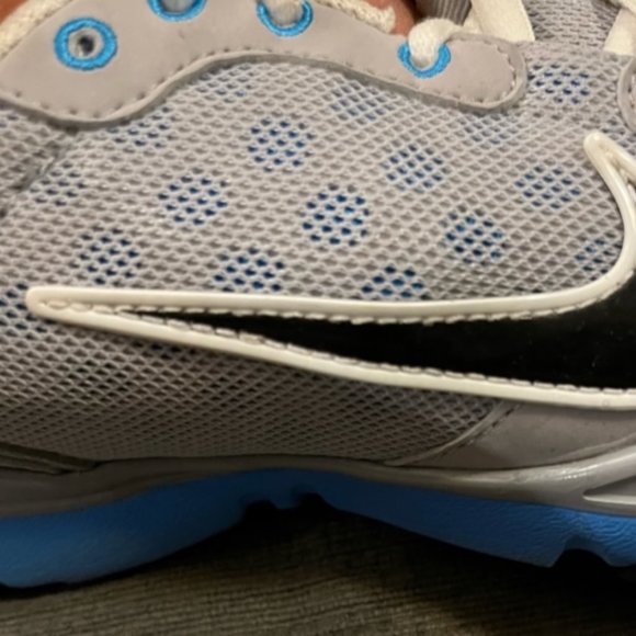 Nike  Women's Grey/Turquoise Running Shoes Size 7.5 - Picture 4 of 5